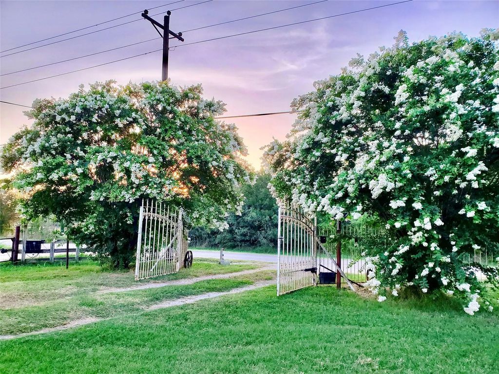 605 Killough Road, Granbury