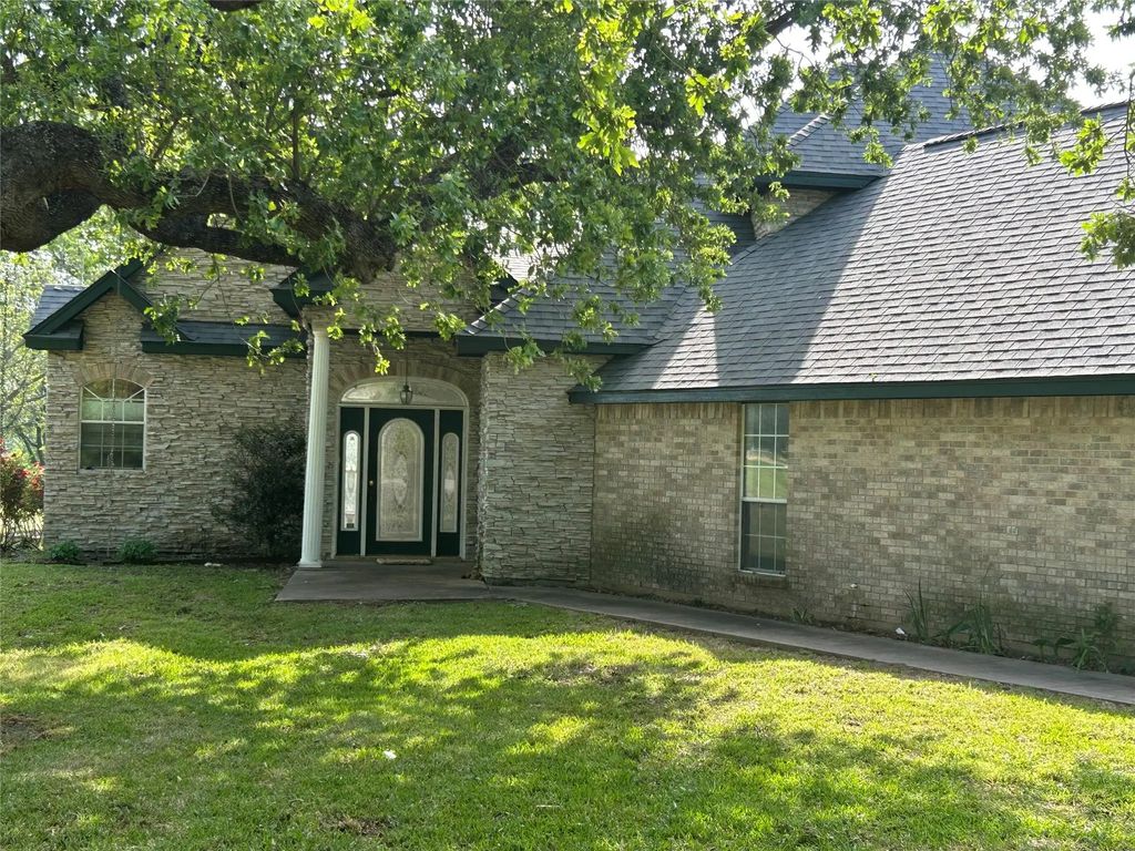 15179 County Road 4052, Kemp