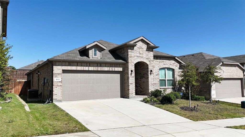 252 Drumcliffe Drive, Fort Worth