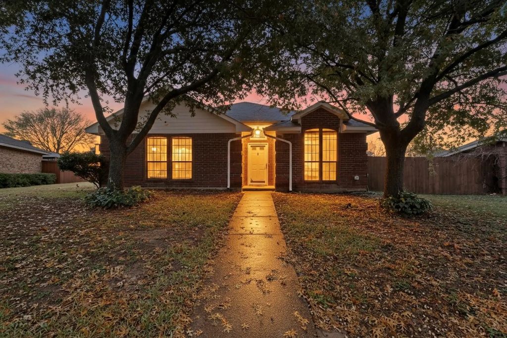2933 Lawndale Drive, Lancaster
