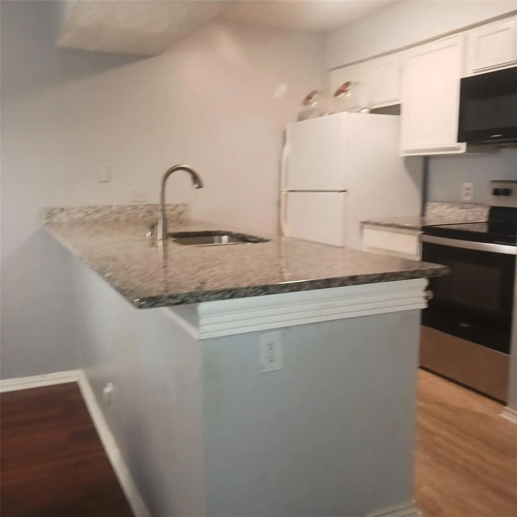 5750 Phoenix Drive 33, Dallas