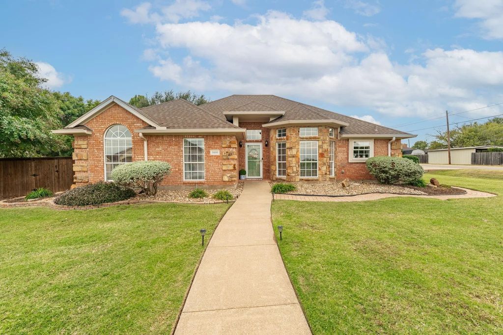 3202 Walnut Creek Parkway, Granbury
