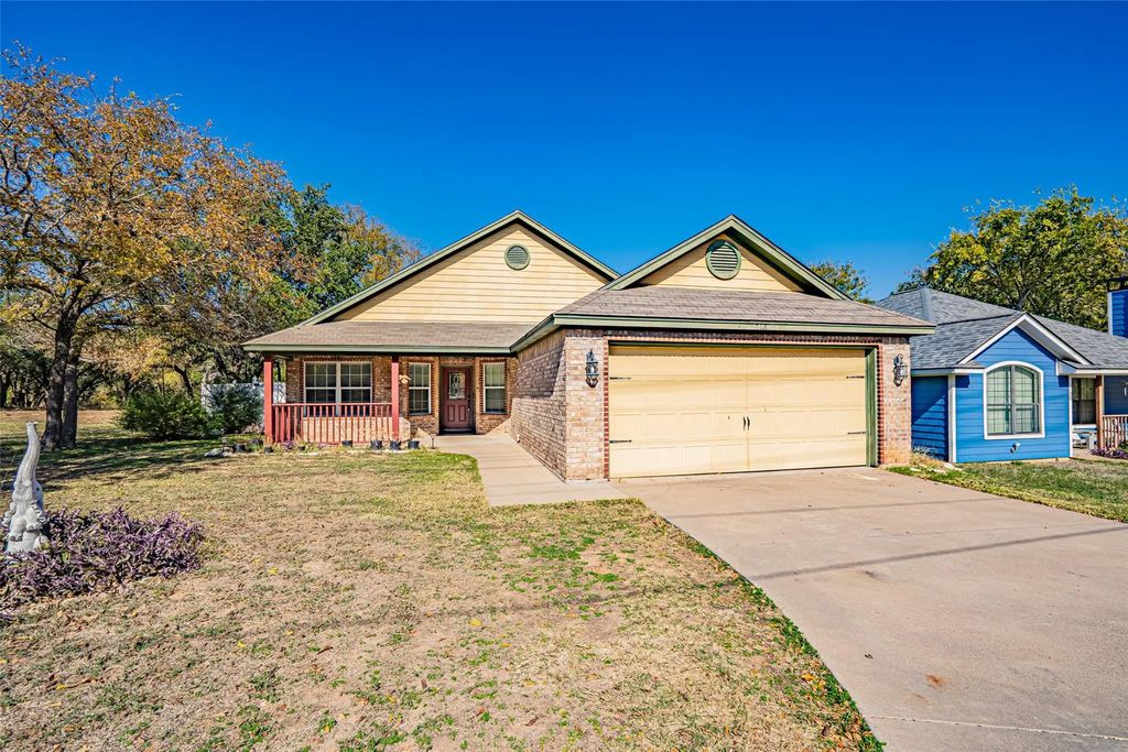 716 E Moore Street, Granbury