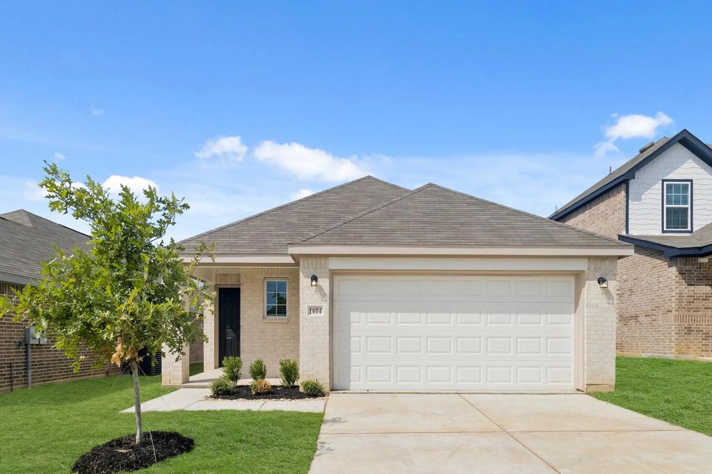 1604 Romans Road, Ennis
