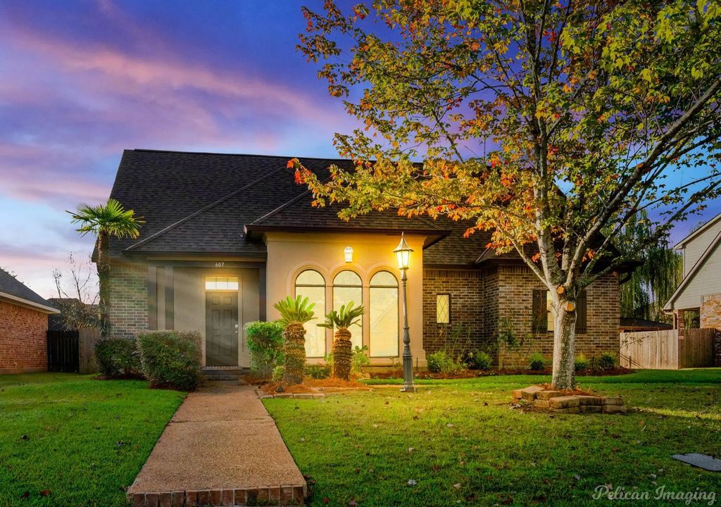 607 Chambord Circle, Shreveport