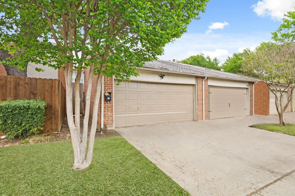 2211 Salem Drive, Carrollton