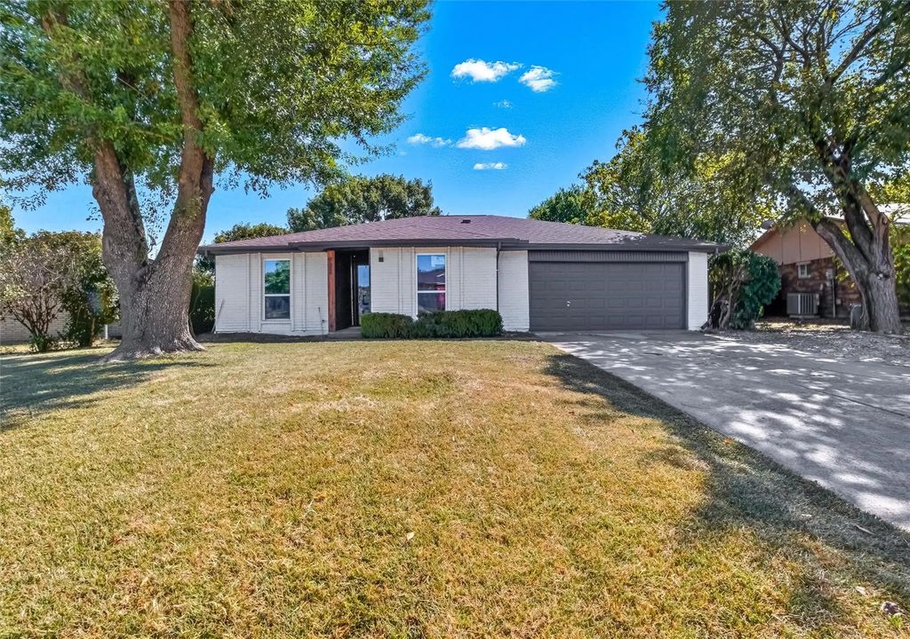 702 Coolwood Lane, Mesquite
