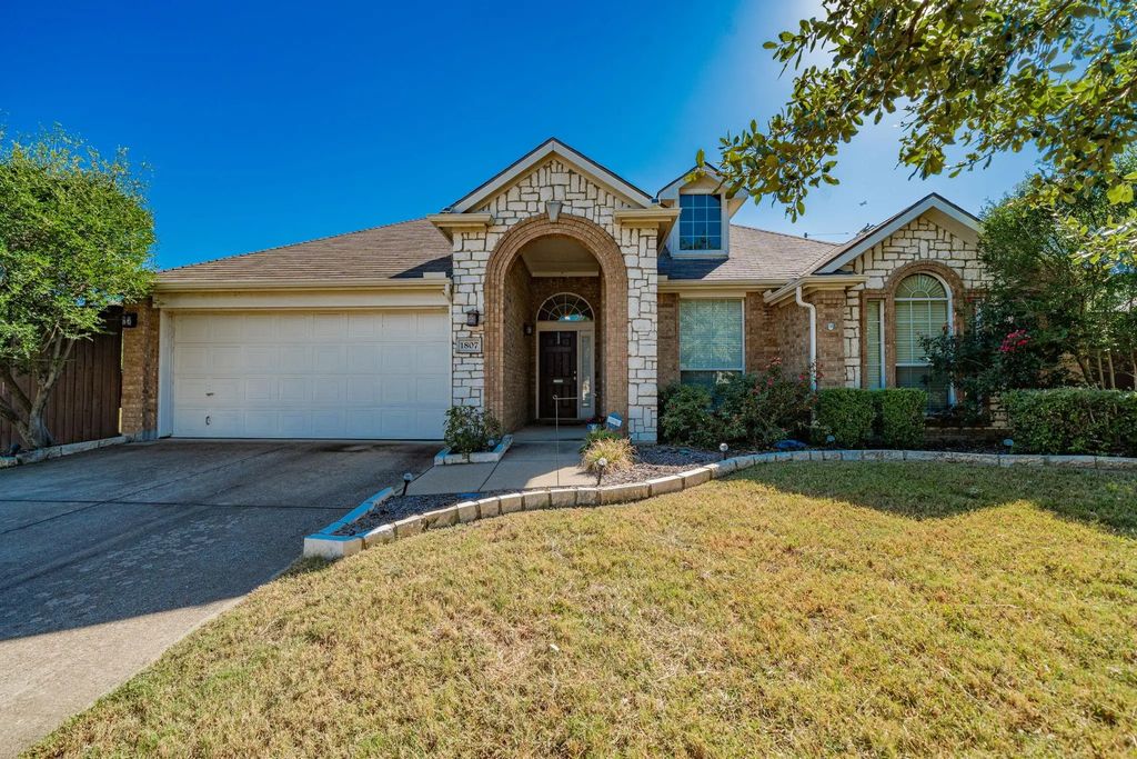 1807 Hidden Brook, Grand Prairie