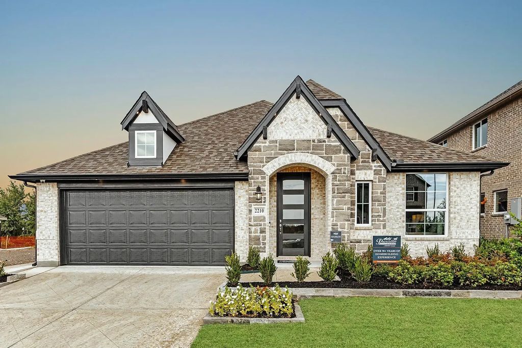 2210 Walden Pond Boulevard, Forney