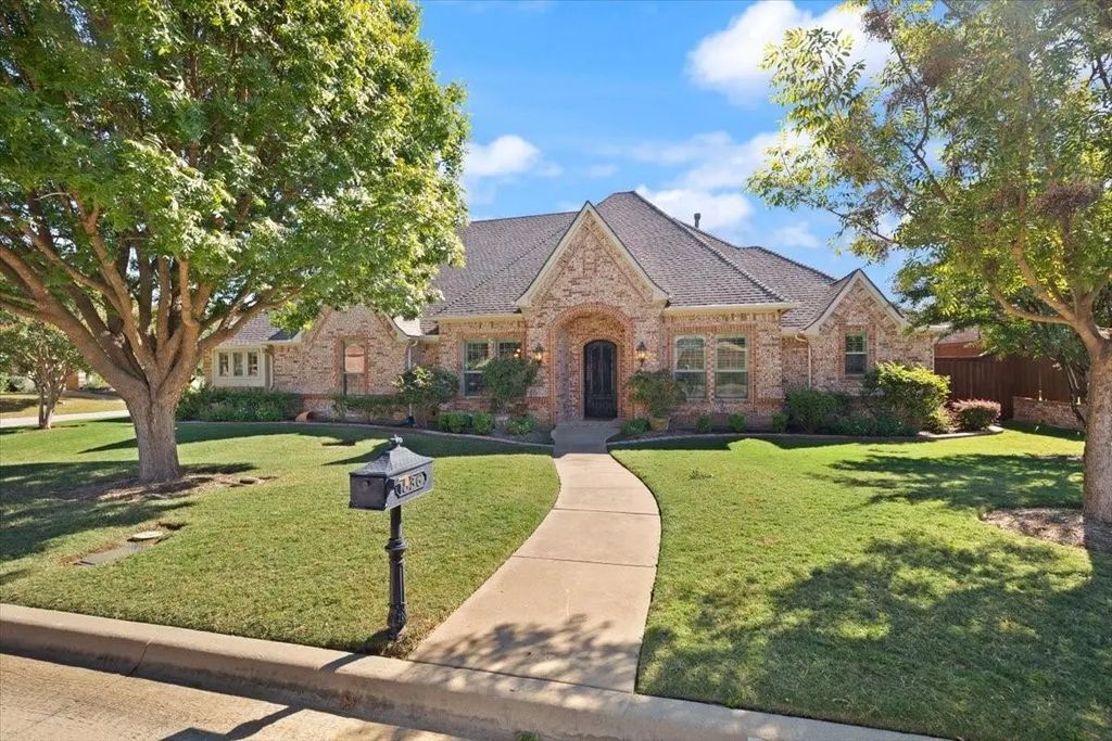 836 Sabine Trail, Mansfield