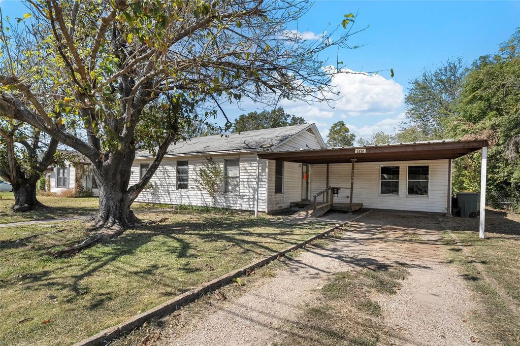 2520 Briarwood Lane, Bellmead