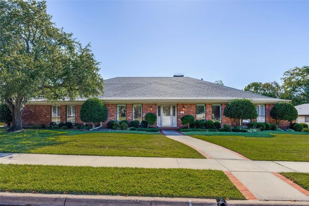 1608 Crescent Drive, Sherman