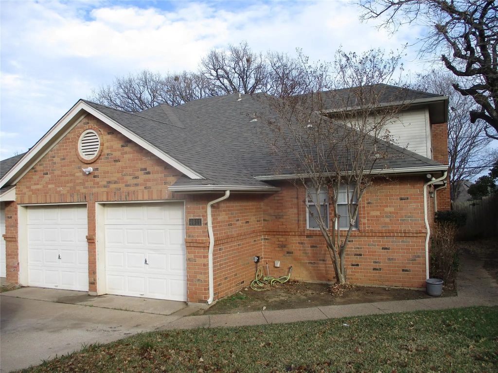 4611 Oak Club Drive, Arlington