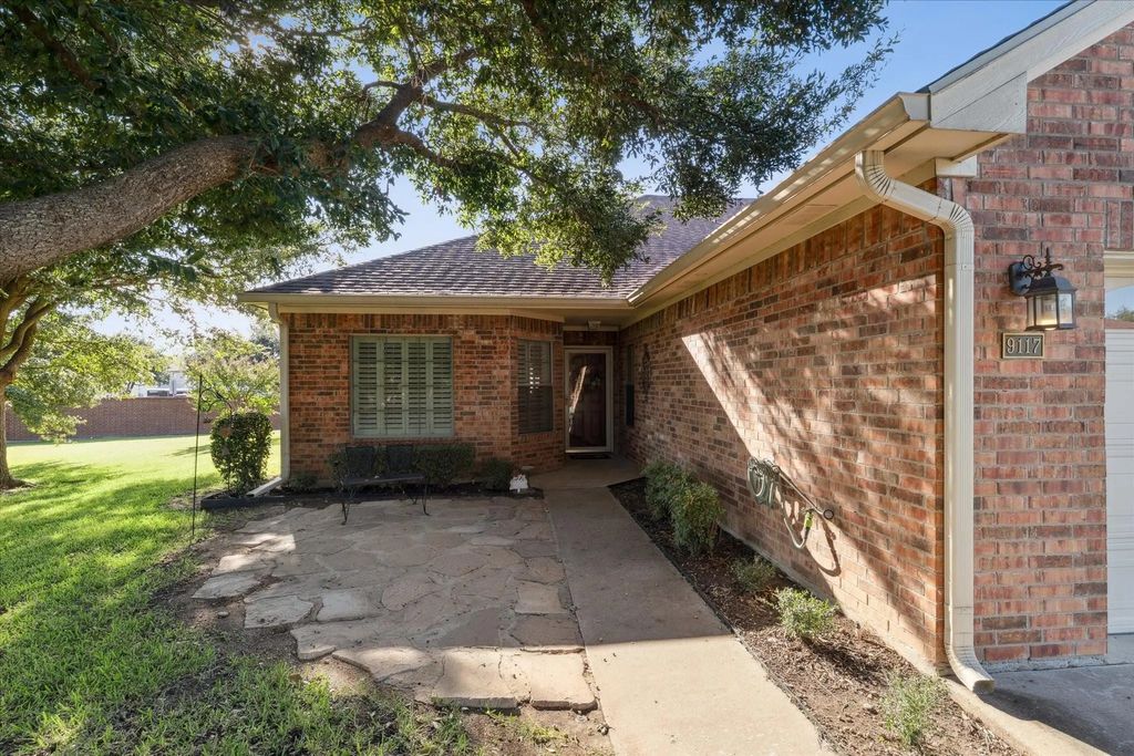9117 Darby Lane, Waco