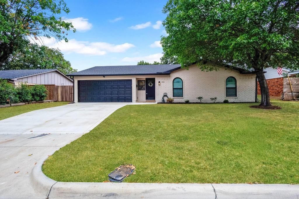 1914 Kynette Drive, Euless