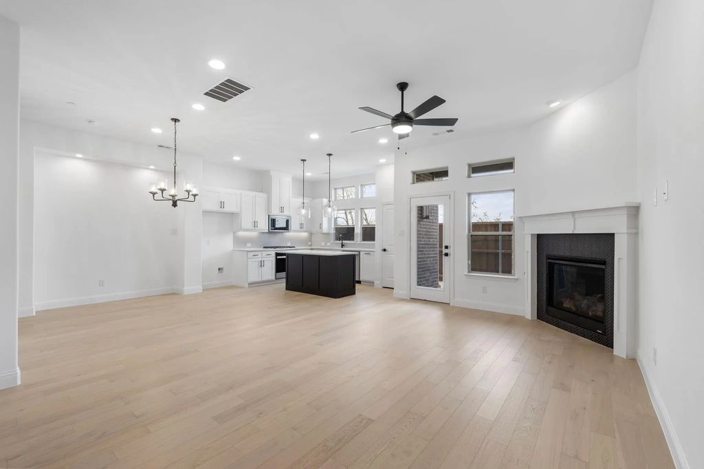 102 Kensington Drive, Lewisville
