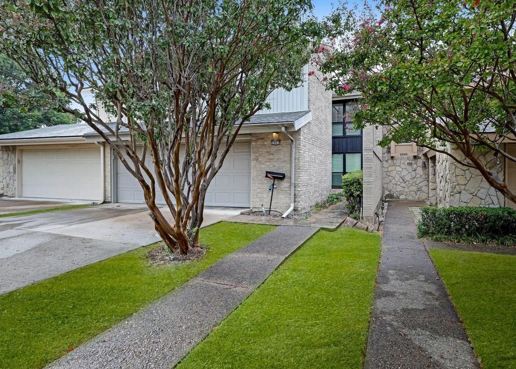 2903 Country Place Circle, Carrollton