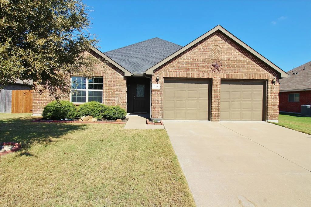 210 Hackney Street, Waxahachie
