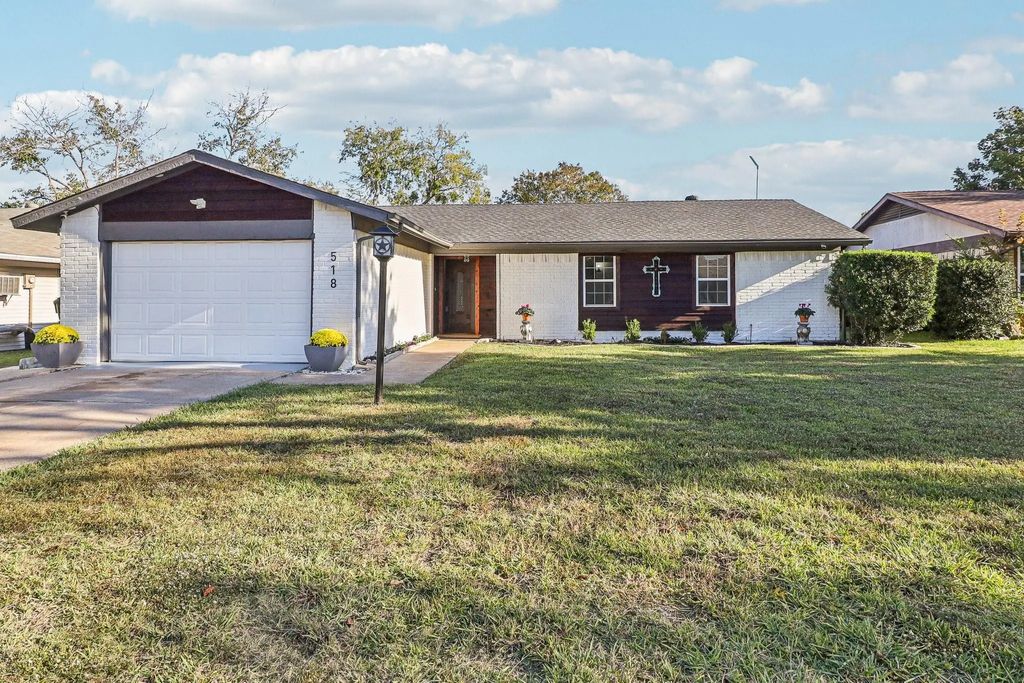 518 Oxford Park, Garland