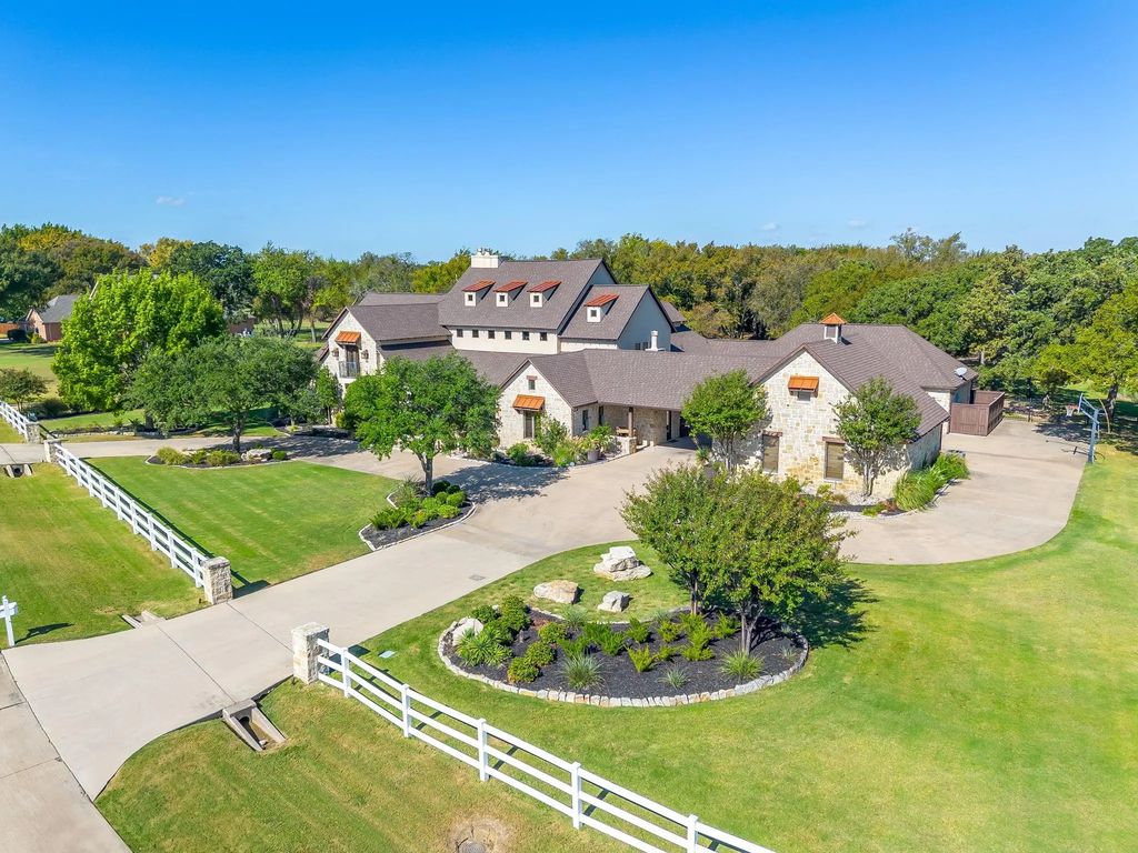 130 Ranchway Drive, Burleson