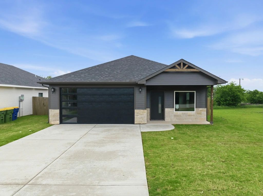 702 S Ivy Street, Hillsboro
