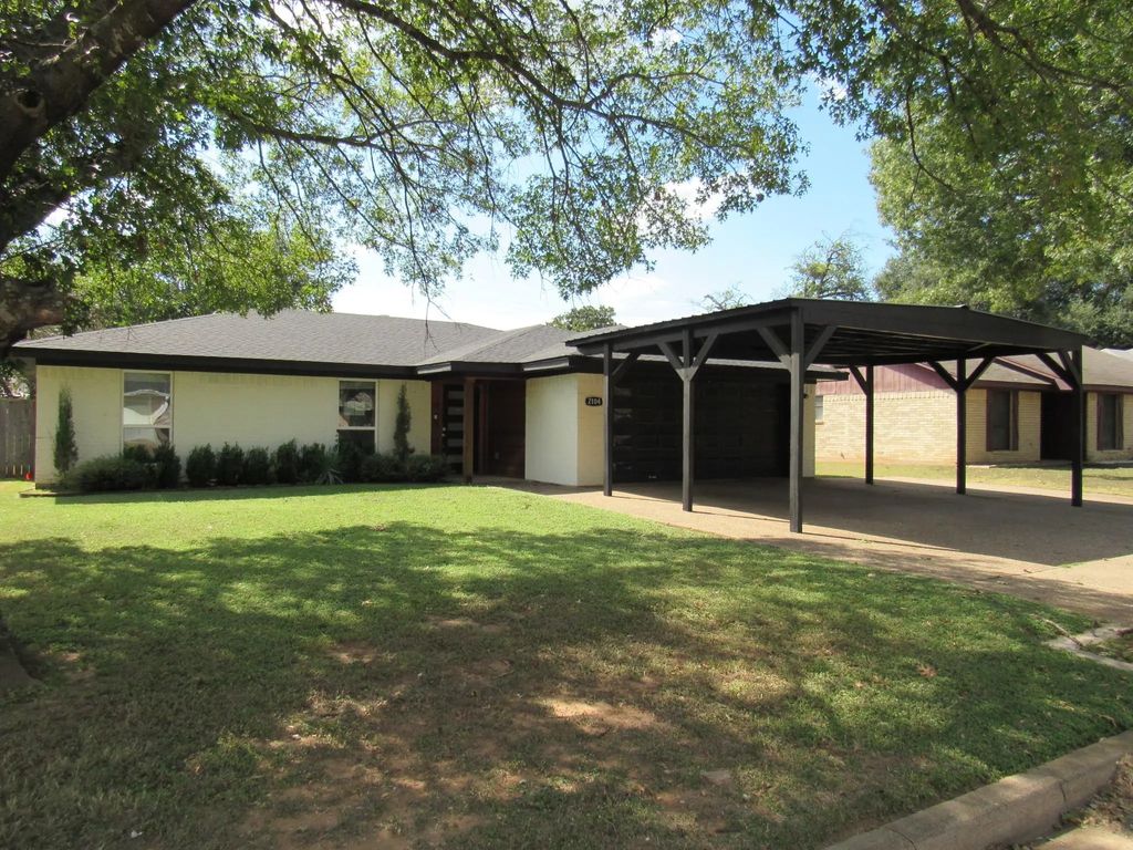 2104 Dan Rowe Street, Waco