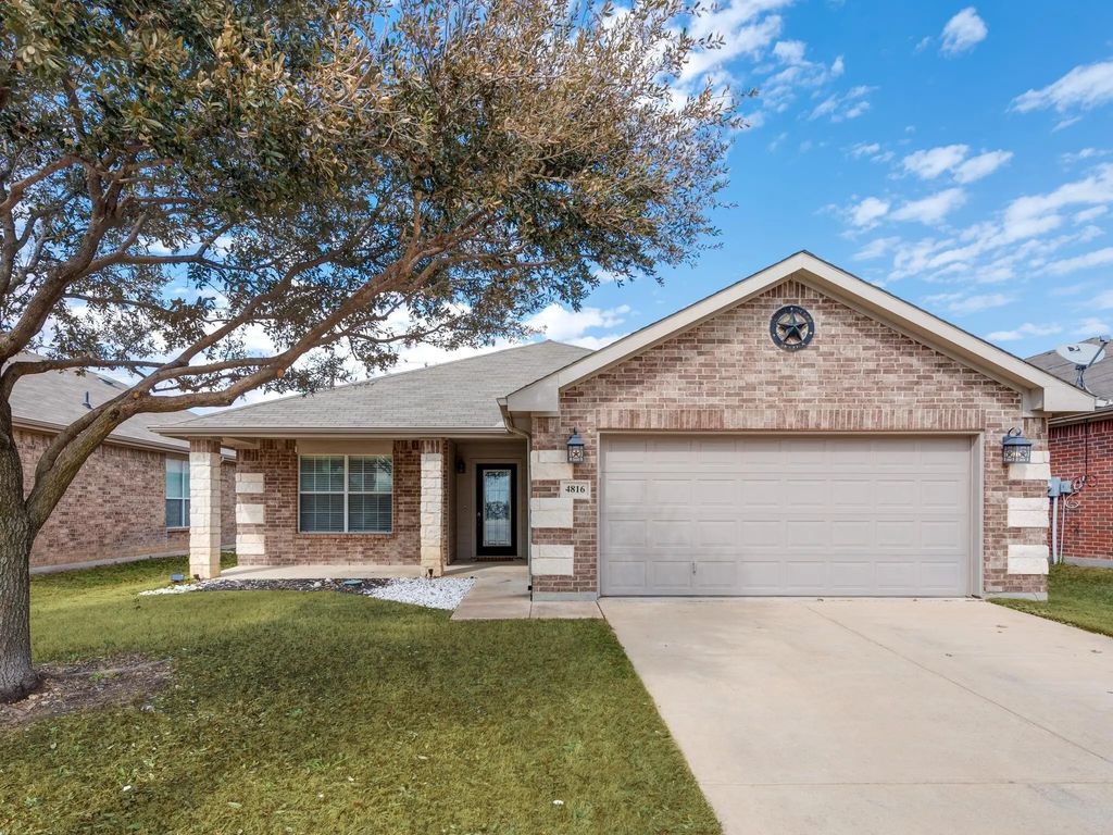 4816 Blue Top Drive, Fort Worth