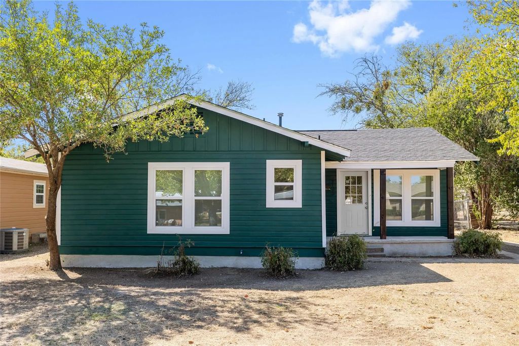 2105 4th Street, Brownwood