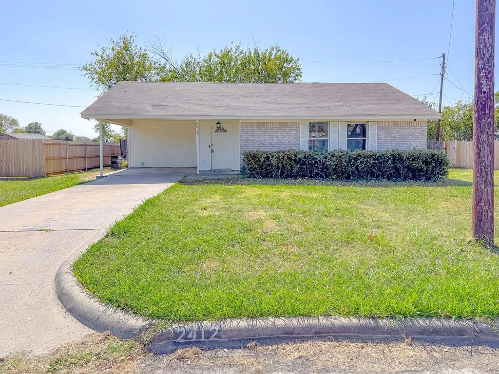 2412 Morris Drive, Corsicana