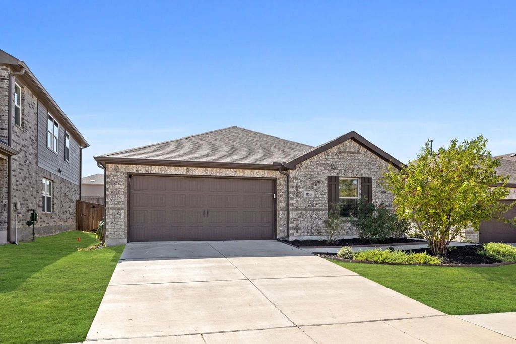 816 Adair Drive, Aubrey