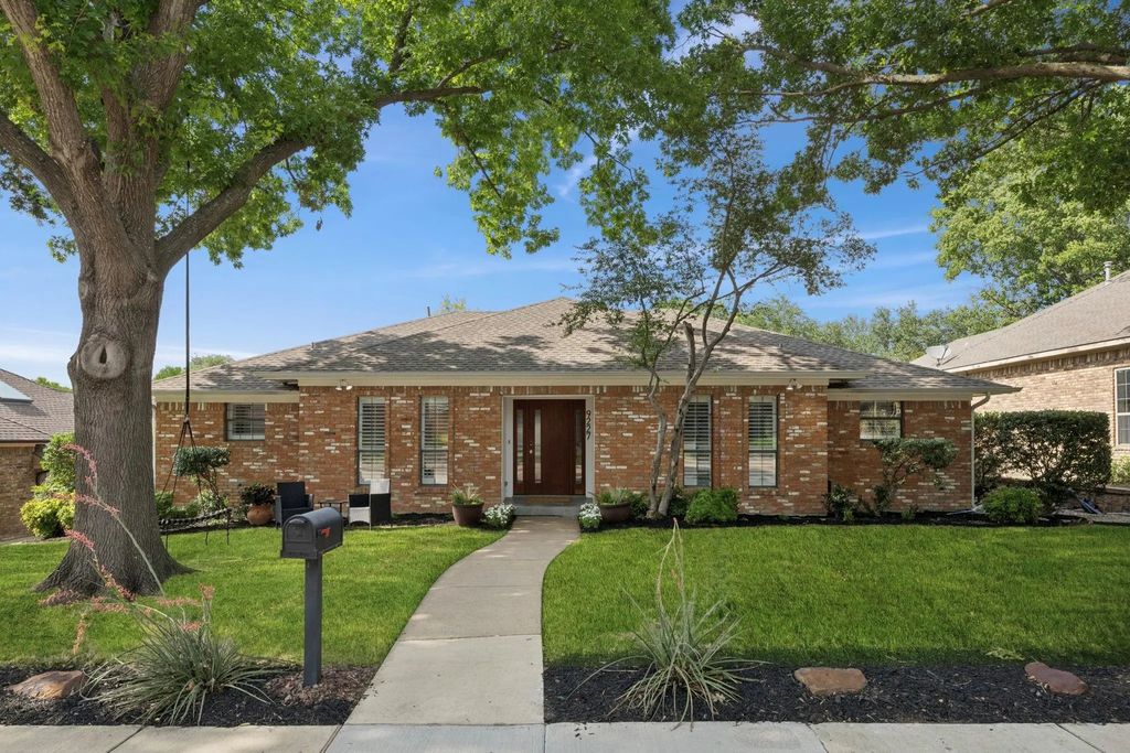 9227 Whitehurst Drive, Dallas