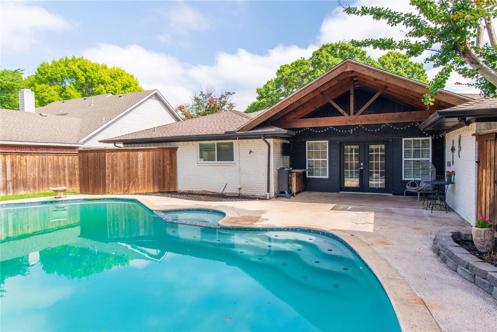 2725 Regal Road, Plano