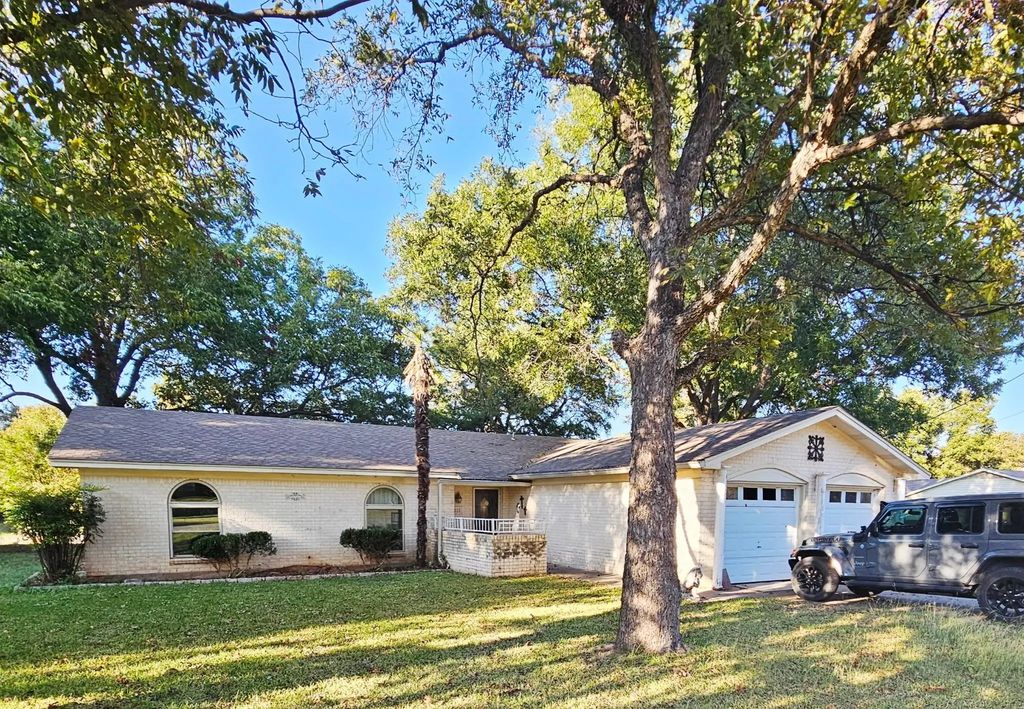 311 Casas Del Sur Street, Granbury