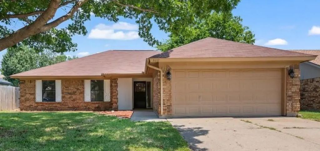 6211 Minuteman Lane, Arlington