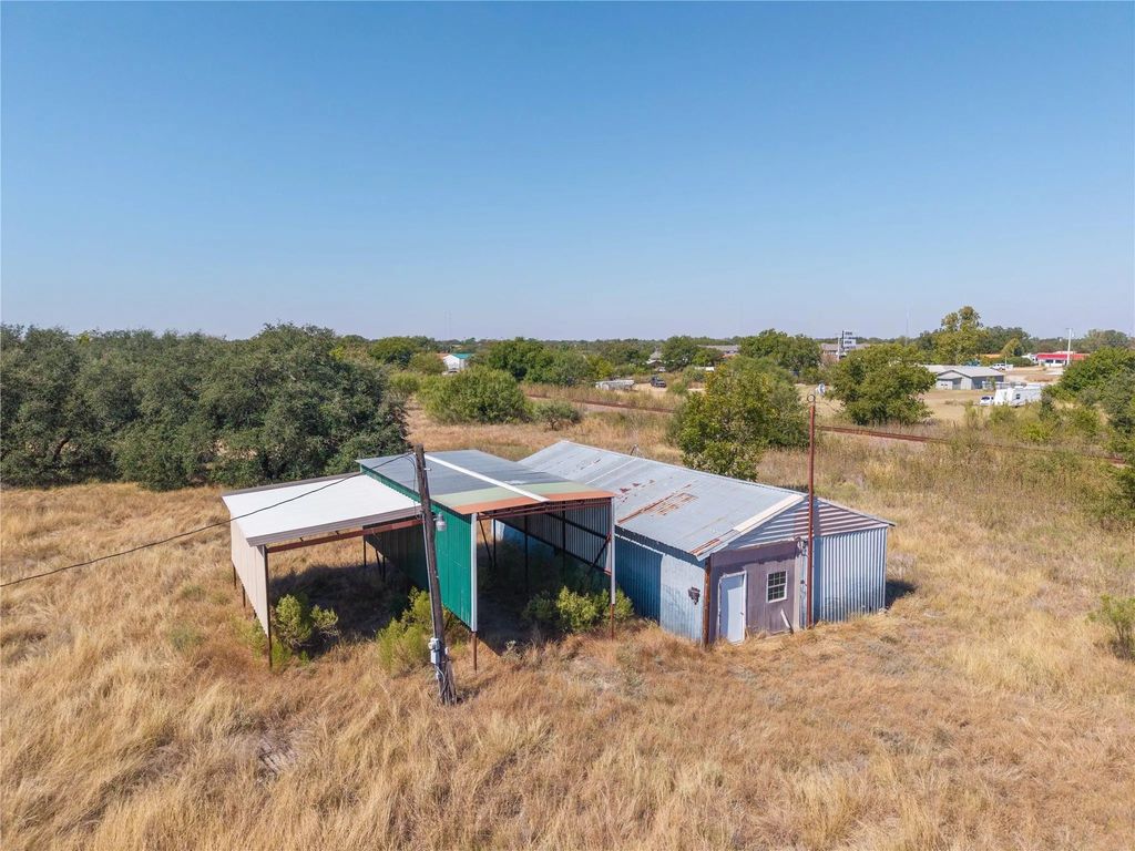 1102 Gantt Street, Bangs