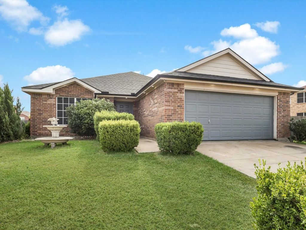 918 Blue Sky Drive, Arlington