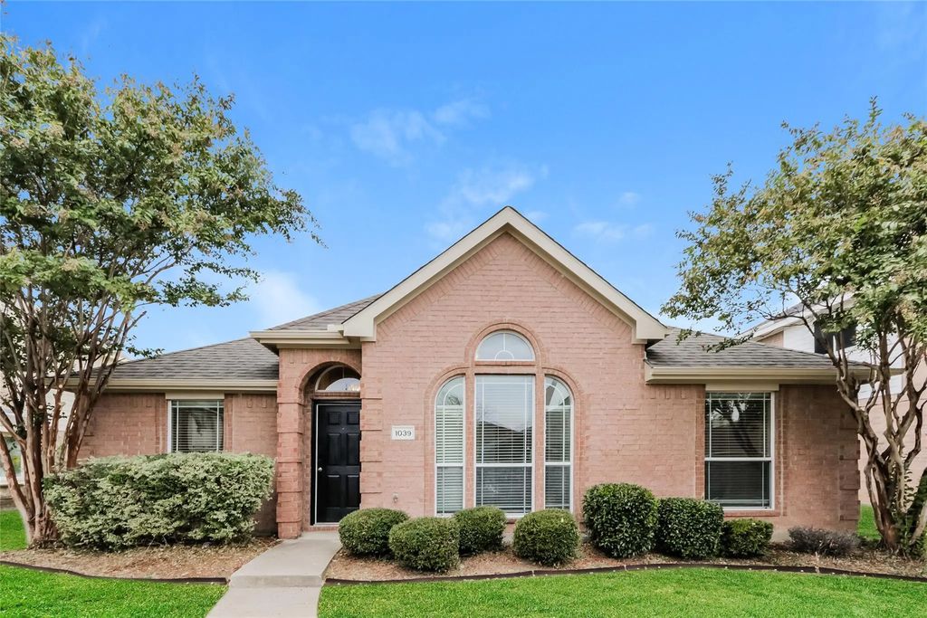 1039 Barrymore Lane, Duncanville