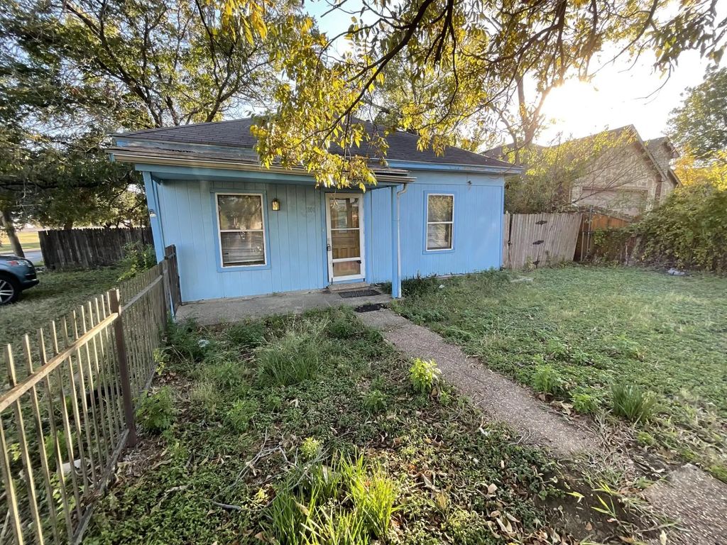 1101 Fort Worth Street, Grand Prairie