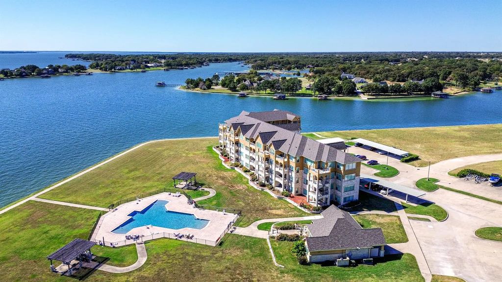 9900 Northshore Boulevard 3307, Corsicana