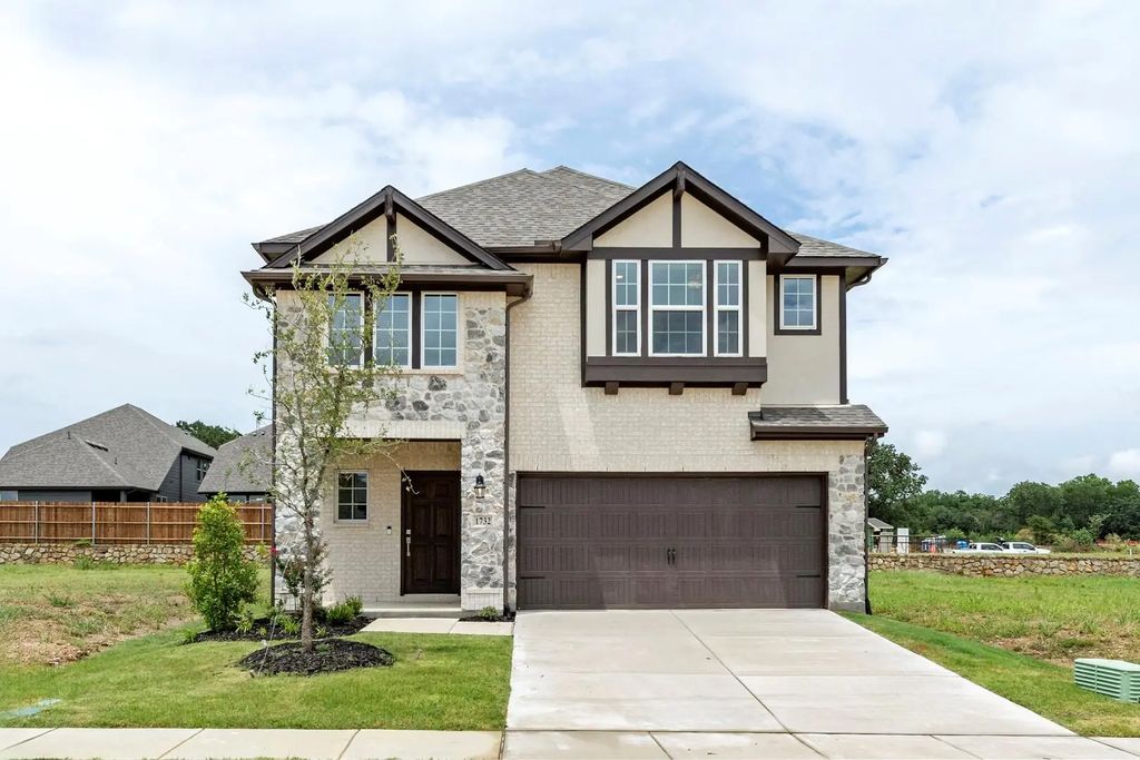 1732 Meadow Crest, Aubrey