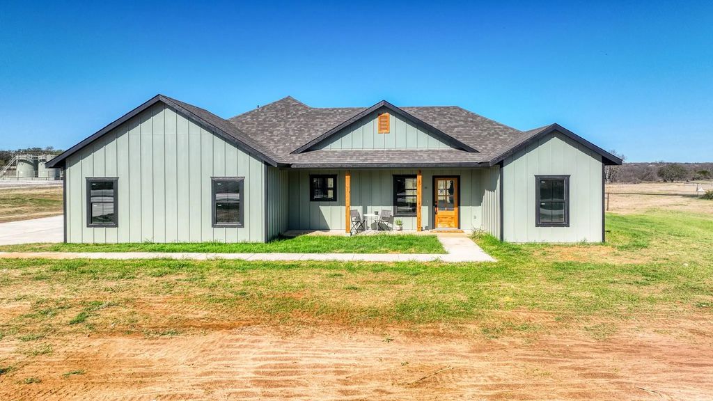 1325 County Road 3355, Paradise