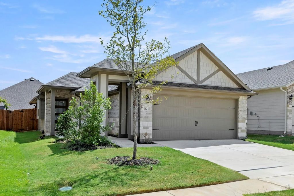 1621 Meadow Crest, Aubrey