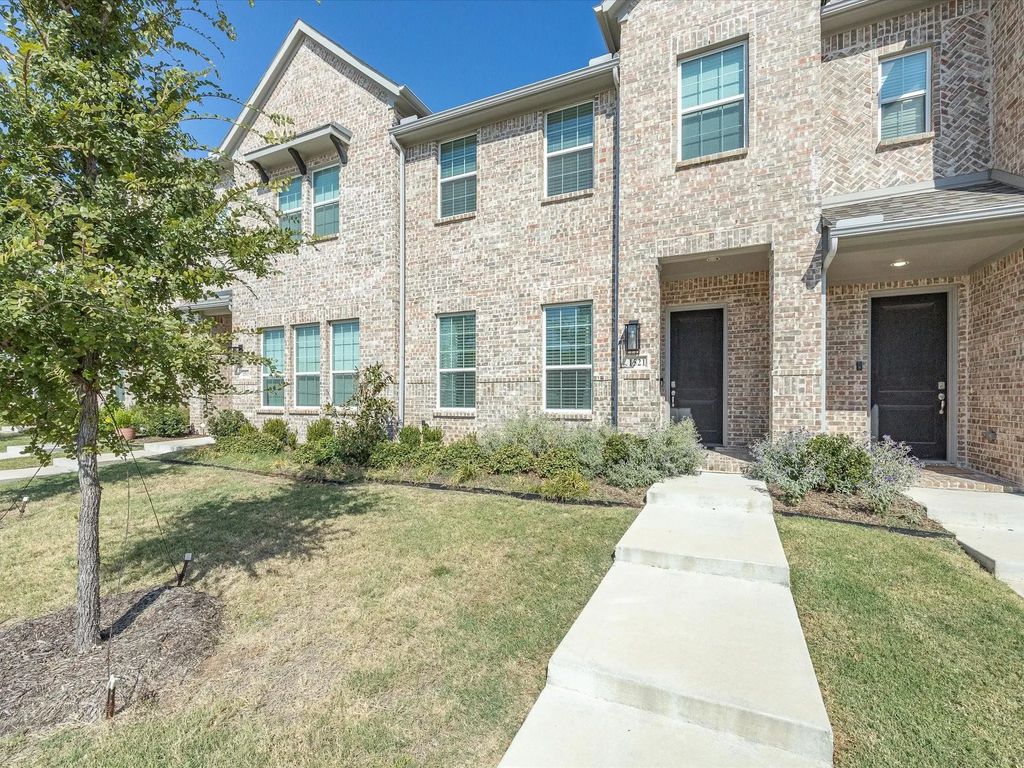 1521 Wittington Place, Farmers Branch