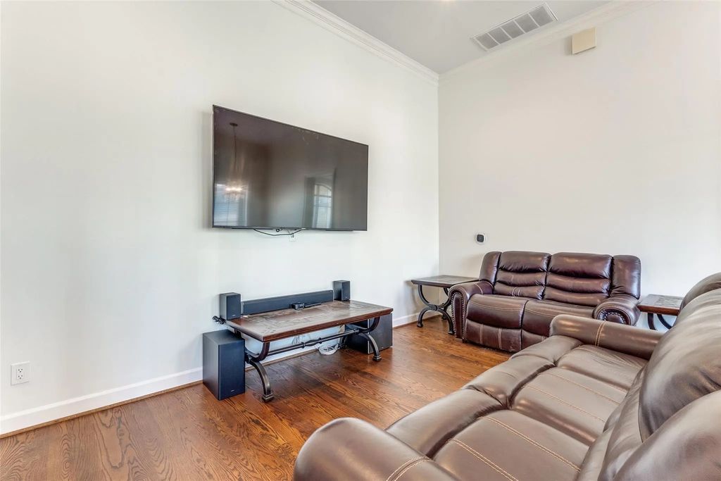 2300 Leonard Street 501, Dallas