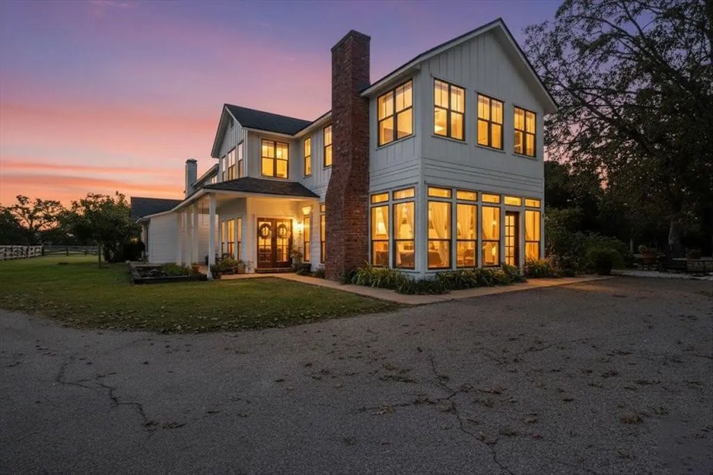 395 County Road 2482, Mineola