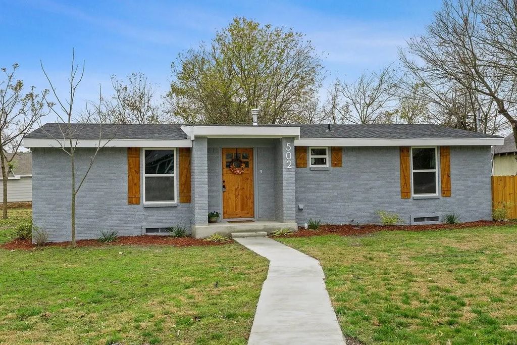 502 E Waco Street, Palmer