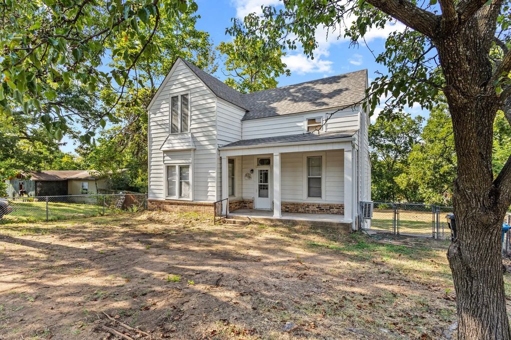 1211 W Owing Street, Denison