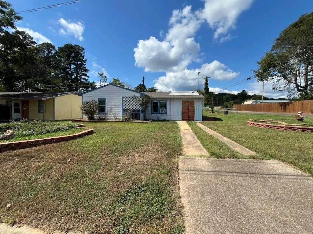 651 Sunnybrook Street, Lone Star