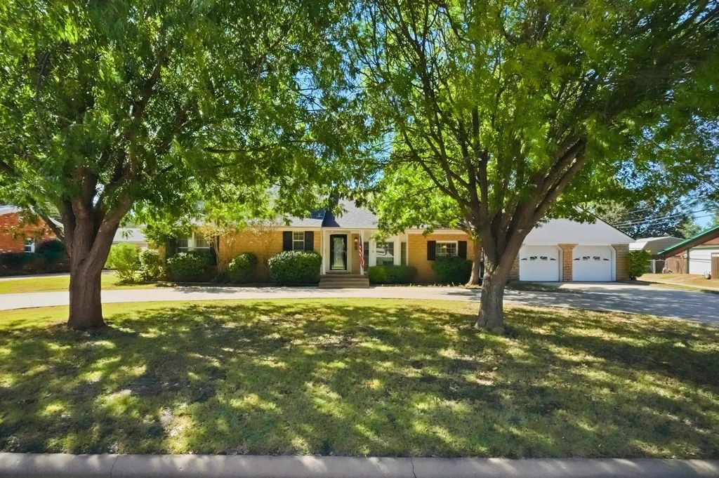 2016 Regent Drive, Abilene