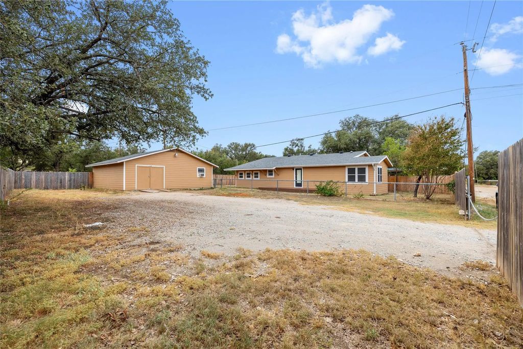 6819/6817 County Road 499, Brownwood